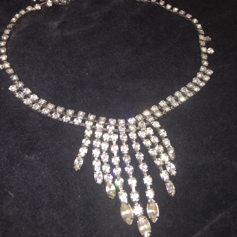 Vintage Sparkling Necklace